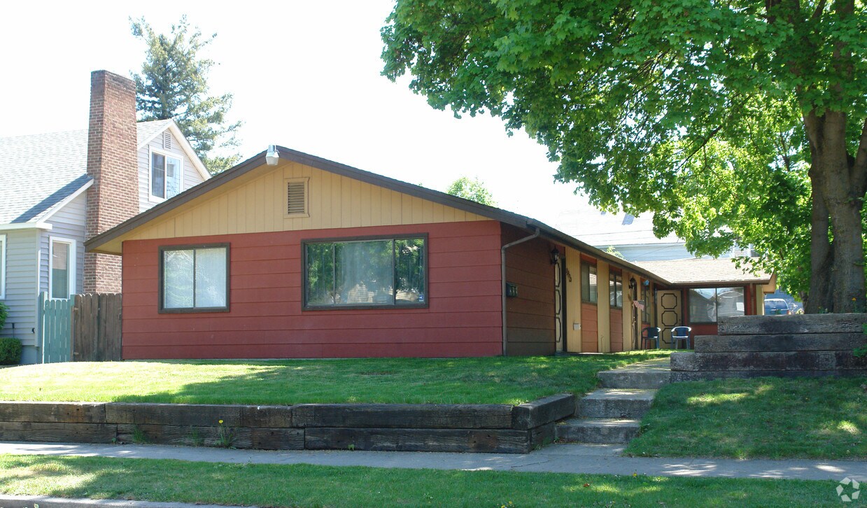 Primary Photo - 1211 W Augusta Ave