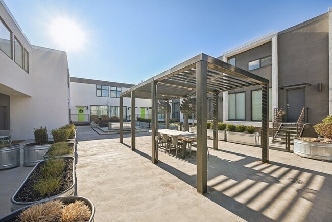 Building Photo - 2BR/2.5BA Condo in Central Ninth | Mountain Views, Solar & Walk to Everything