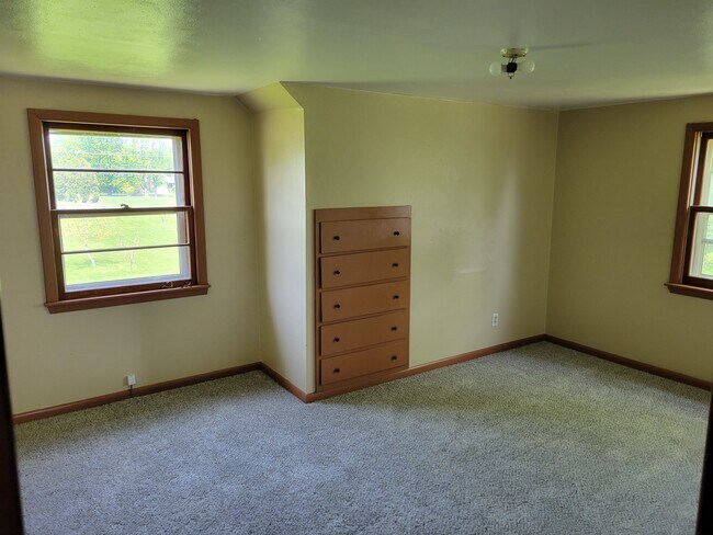Upper North Bed-1 - 220 Middle Rd