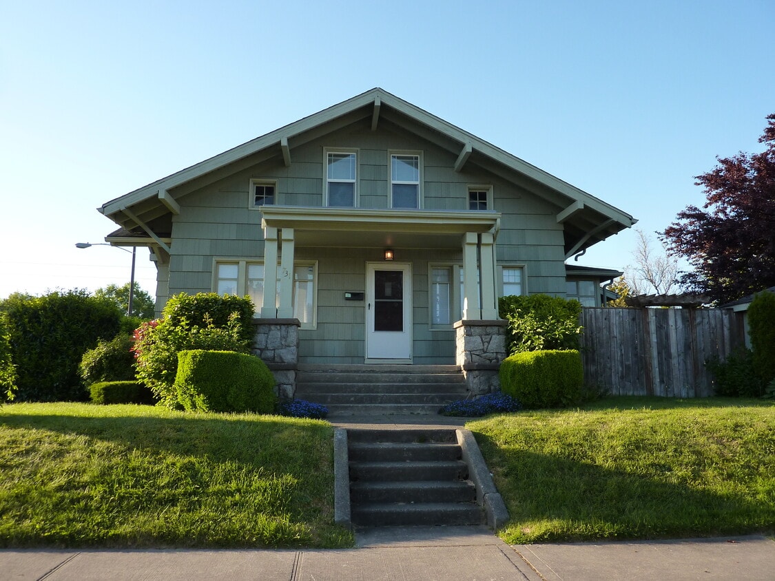 Foto principal - 731 S 49th St