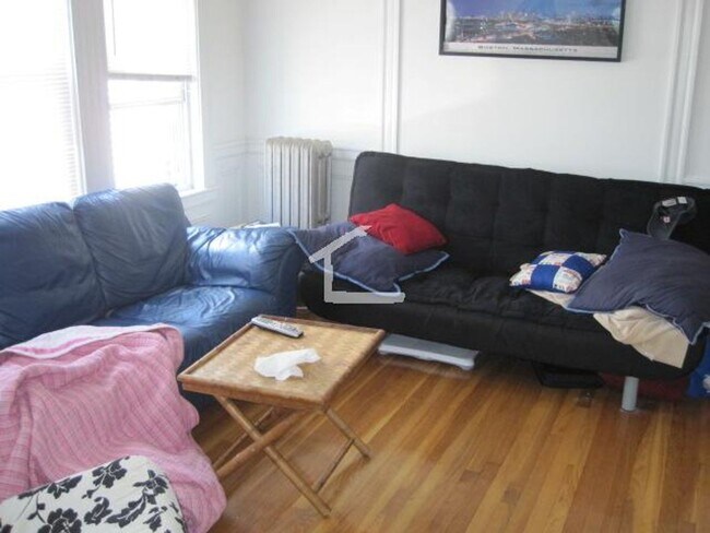 Building Photo - HOT ALLSTON LISTING!!!!