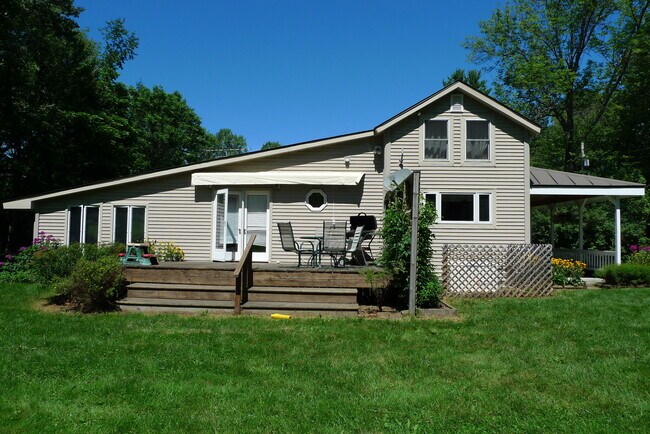 Foto del edificio - Charming Two-Bedroom Home in a Peaceful Wo...