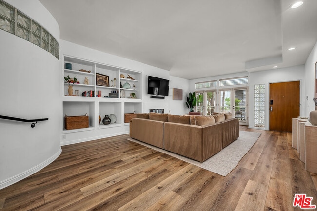 Building Photo - 20 Voyage St