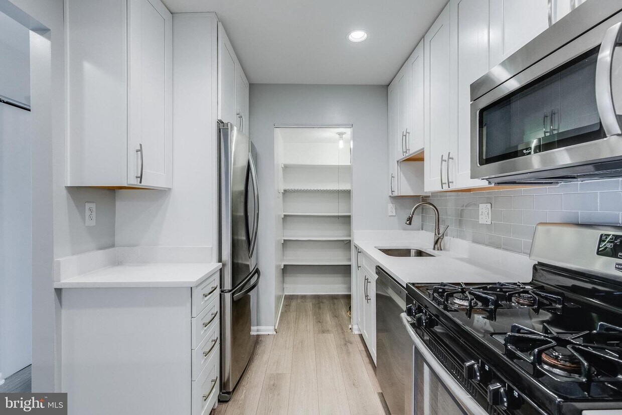 5808 Cove Landing Rd Unit 201, Burke, VA 22015 Room for Rent in Burke