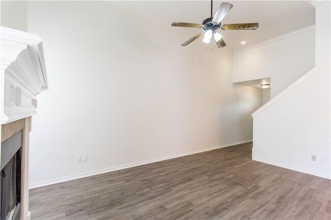 Foto del edificio - THREE BED CONDO READY AUGUST 2024! On Bus ...