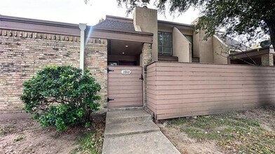 Building Photo - 3045 Park Ln