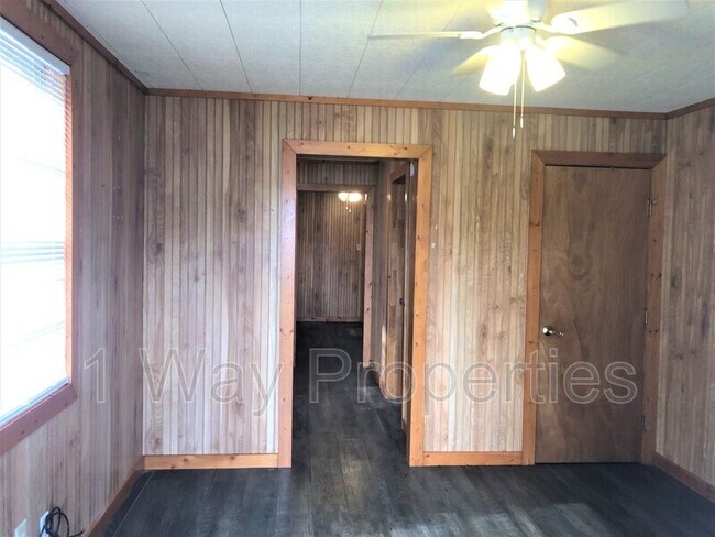 Building Photo - 1115 Hickory St