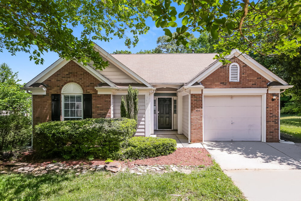 Primary Photo - 545 Holburn Ct SW