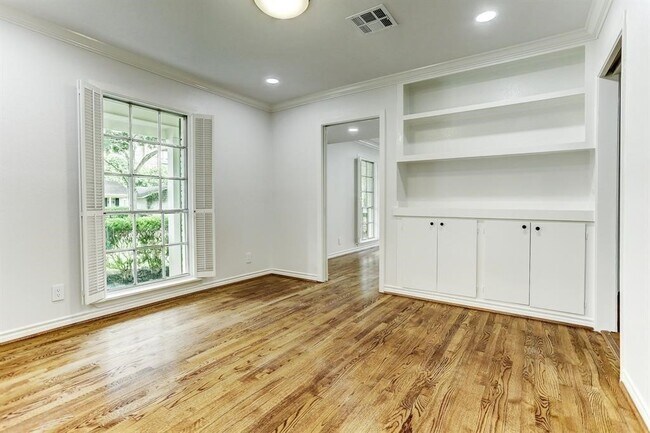 Foto del edificio - 5429 Lincrest Ln