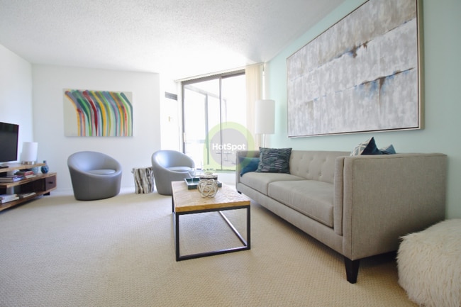 Photo - 772 N Dearborn St Apartment