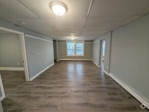 Building Photo - 441 Riverside Dr