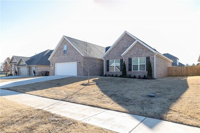 Building Photo - 5653 Poppy Ave