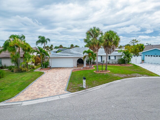 Building Photo - 6305 Cottonwood Ln