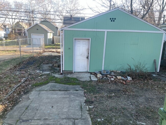 Building Photo - 3 Bed - 1 Bath - Single Family Home in Cle...