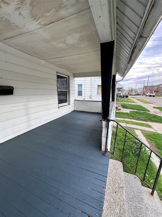 Building Photo - 210 Squires Ave