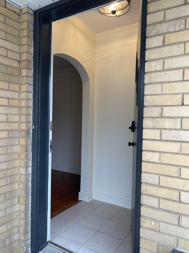 Building Photo - 101 N Glenview Ct