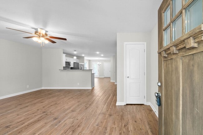 Building Photo - 3 Bedroom Home For Rent Near Historic Down...