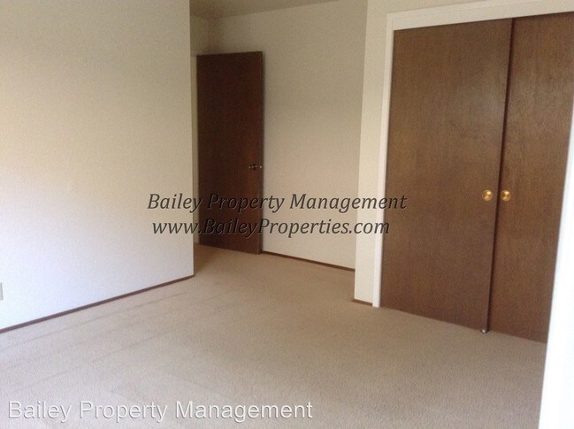 Building Photo - 102 S Morrissey Ave