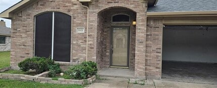 Building Photo - 1811 Kings Cross Dr