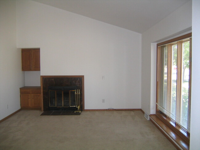 Building Photo - 3054 Maple Grove Dr