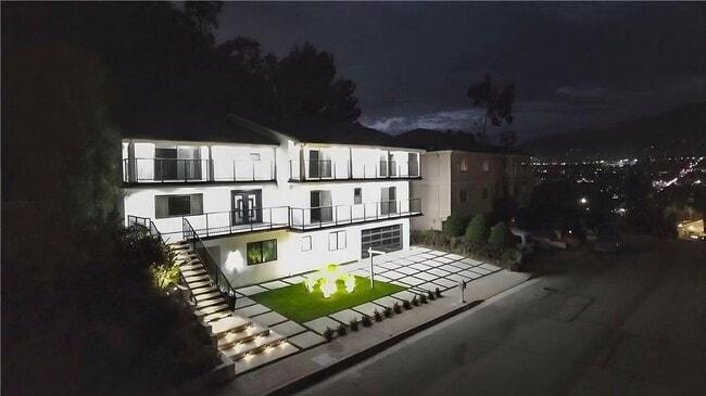 Building Photo - 3381 Oakmont View Dr