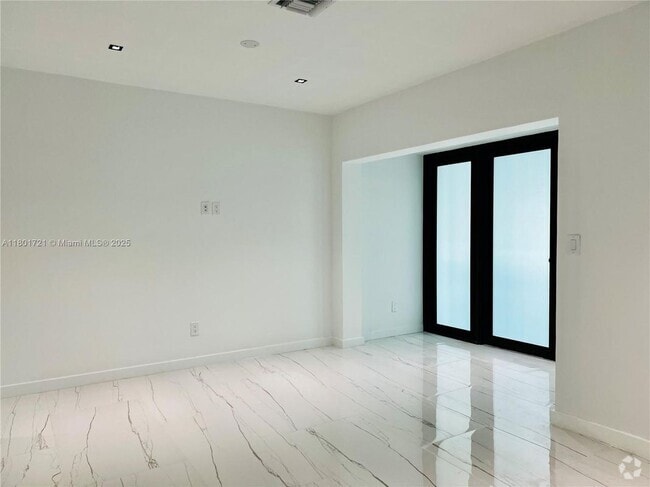 Building Photo - 1155 102nd St