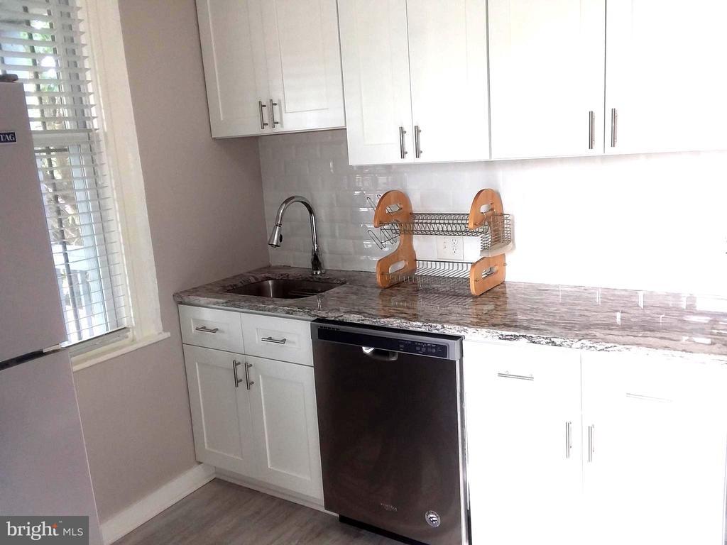 Primary Photo - 2012 Mt Royal Terrace