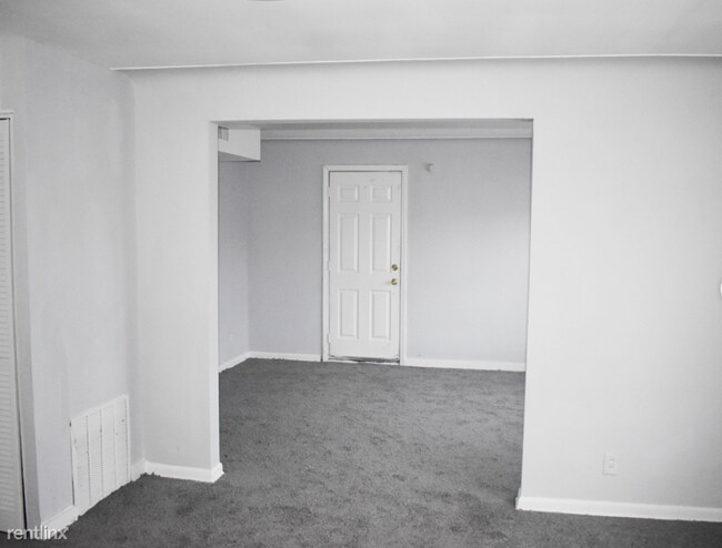 Building Photo - 2 br, 1 bath Apartment - 2061 Trowbridge St B