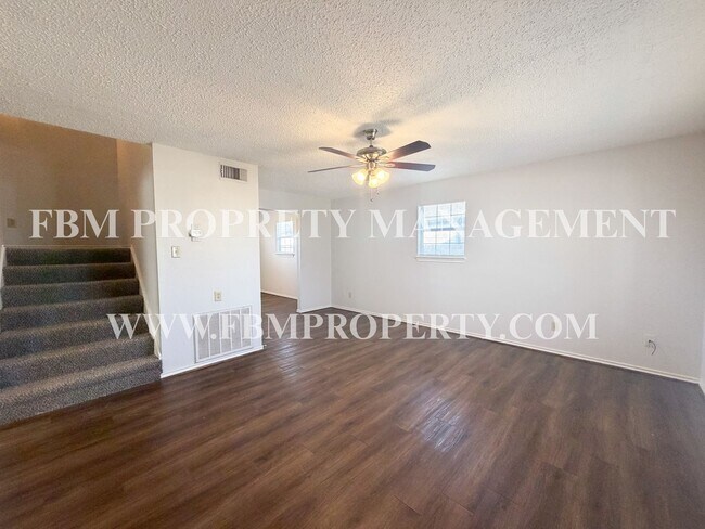 Foto del edificio - 493 Bryant Ave