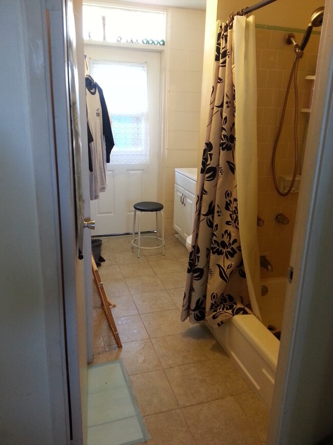 Building Photo - 1329 Kaihee St