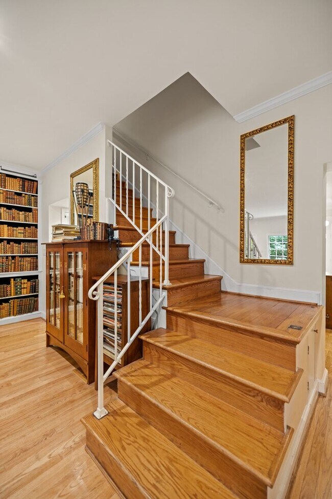 Foto del edificio - Foggy Bottom Home | 3 Bed | 2.5 Bath | 2,050 Sf | Large Private Patio