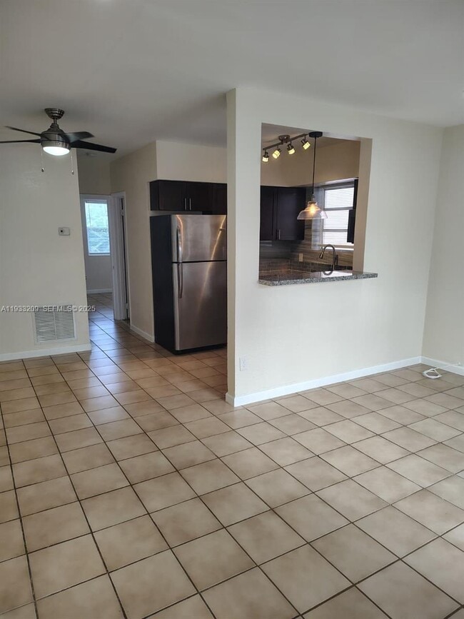 Building Photo - 521 NE 62nd St