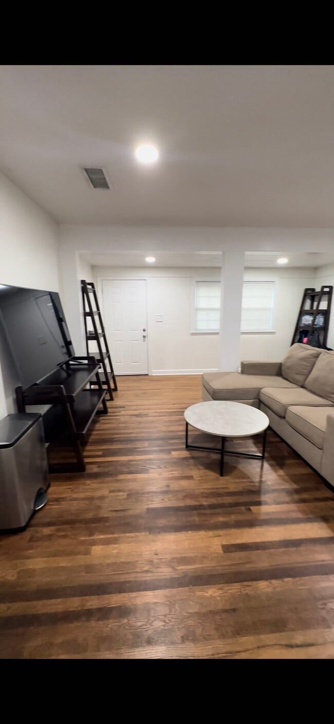 Foto del edificio - 757 California St