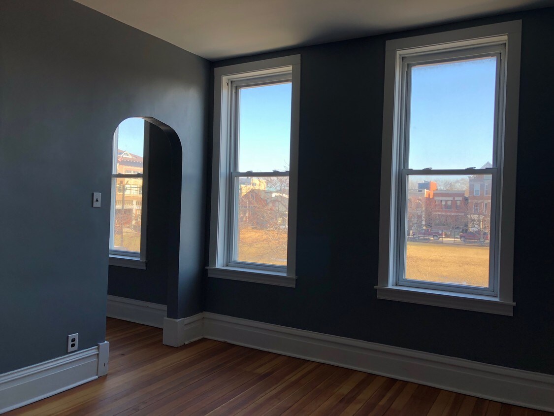 Foto principal - 2140 N Oakley Ave