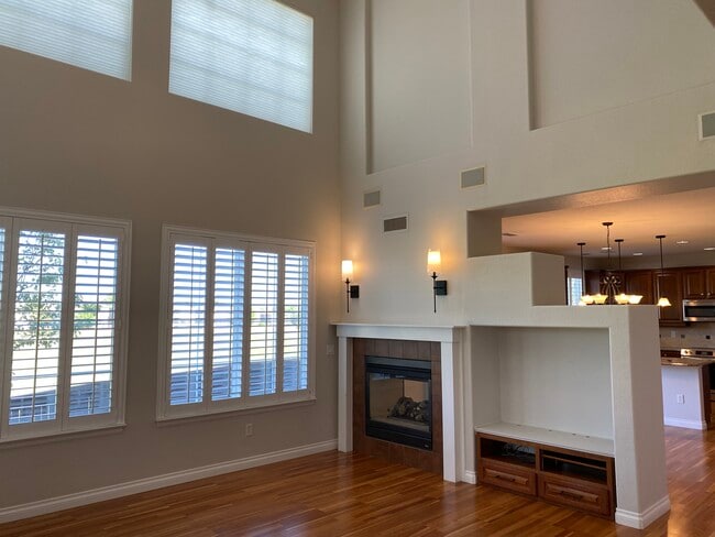 Building Photo - 10607 Ashfield St