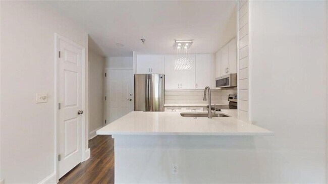 Foto del edificio - 300 Johnson Ferry Rd