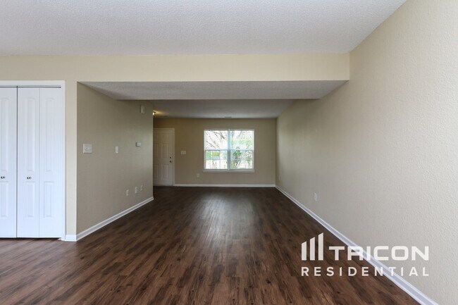 Foto del edificio - 1745 Perry Commons Blvd