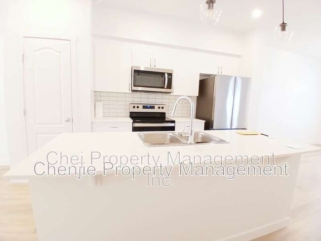 Photo du bâtiment - 20935-20920 20 Ave NW