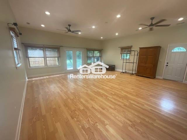 Foto del edificio - 9801 Providence Forest Ln
