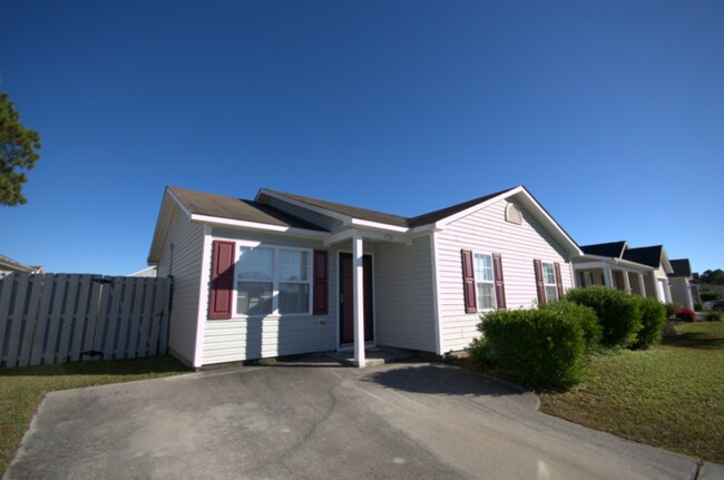 Building Photo - 1731 Pepperwood Way