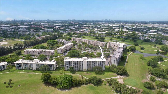 Foto del edificio - 2661 S Course Dr