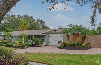 Building Photo - 6623 Glades Way