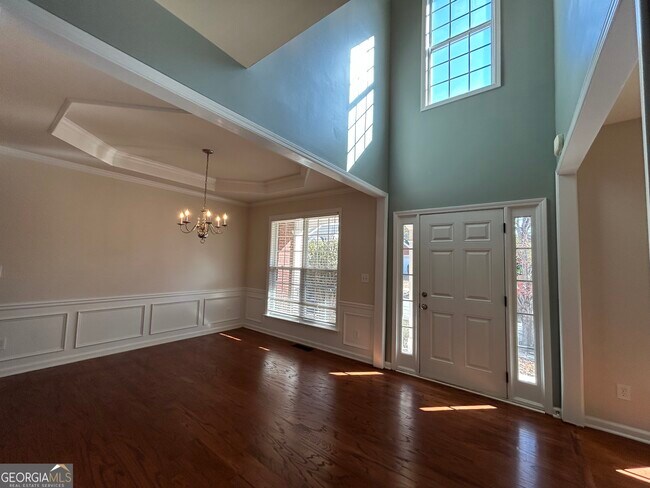 Building Photo - 706 Oracle Dr NE