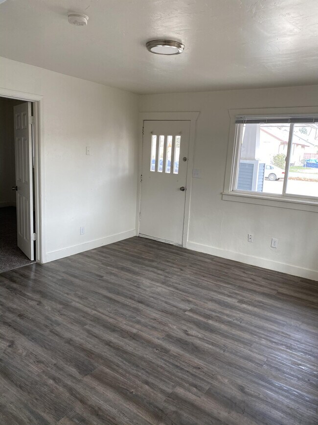 Building Photo - 3088 500 E
