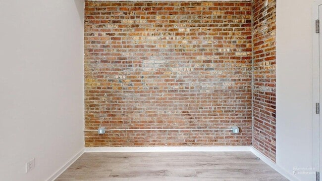 Interior Photo - 70 Roseville Ave