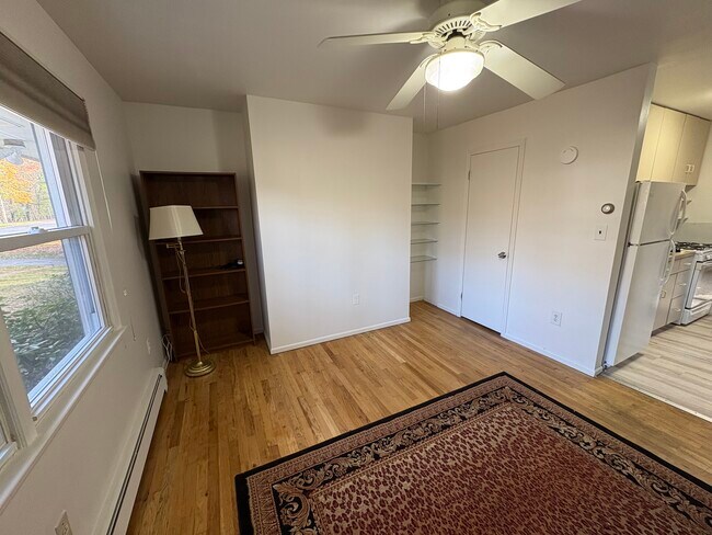 Building Photo - 23 Pilgrim Dr