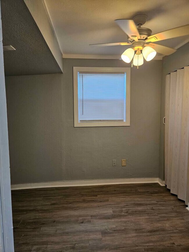 Foto del edificio - 1109 E Okaloosa Ave