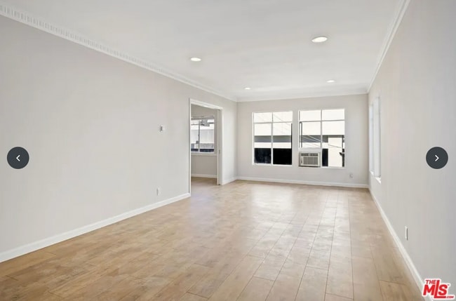 Foto del edificio - 121 Crescent Dr