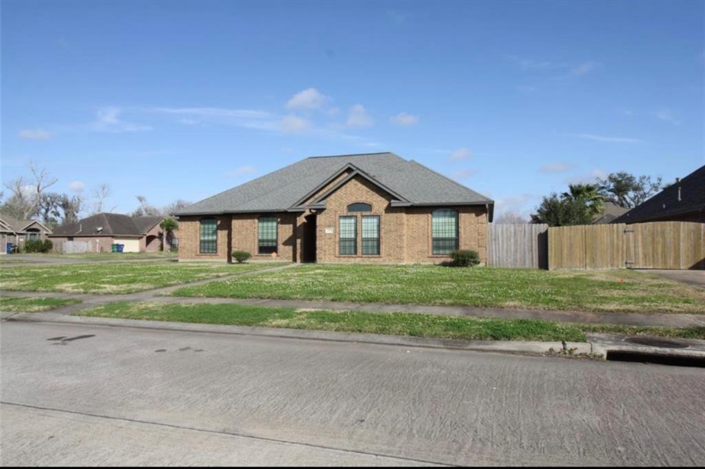 101 Gold Finch Ct, Lake Jackson, TX 77566 House Rental in Lake