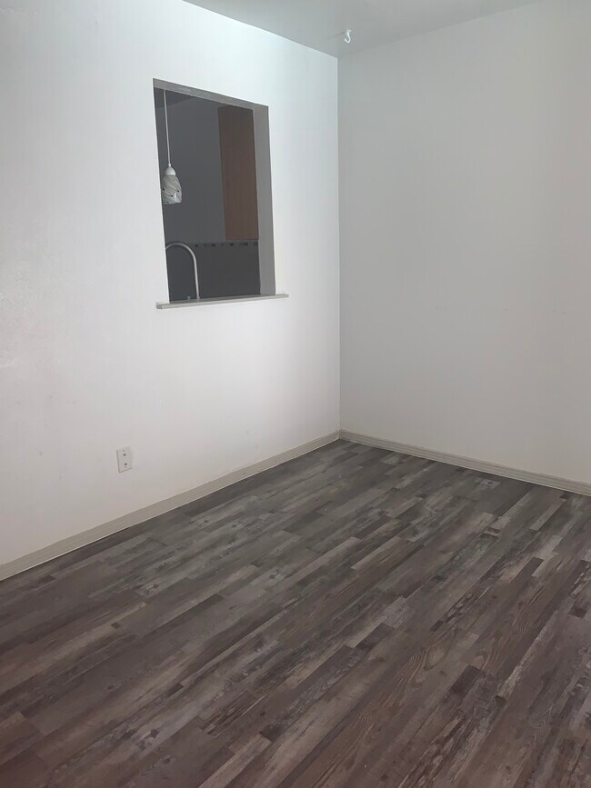 Building Photo - 530 Rockingham Dr